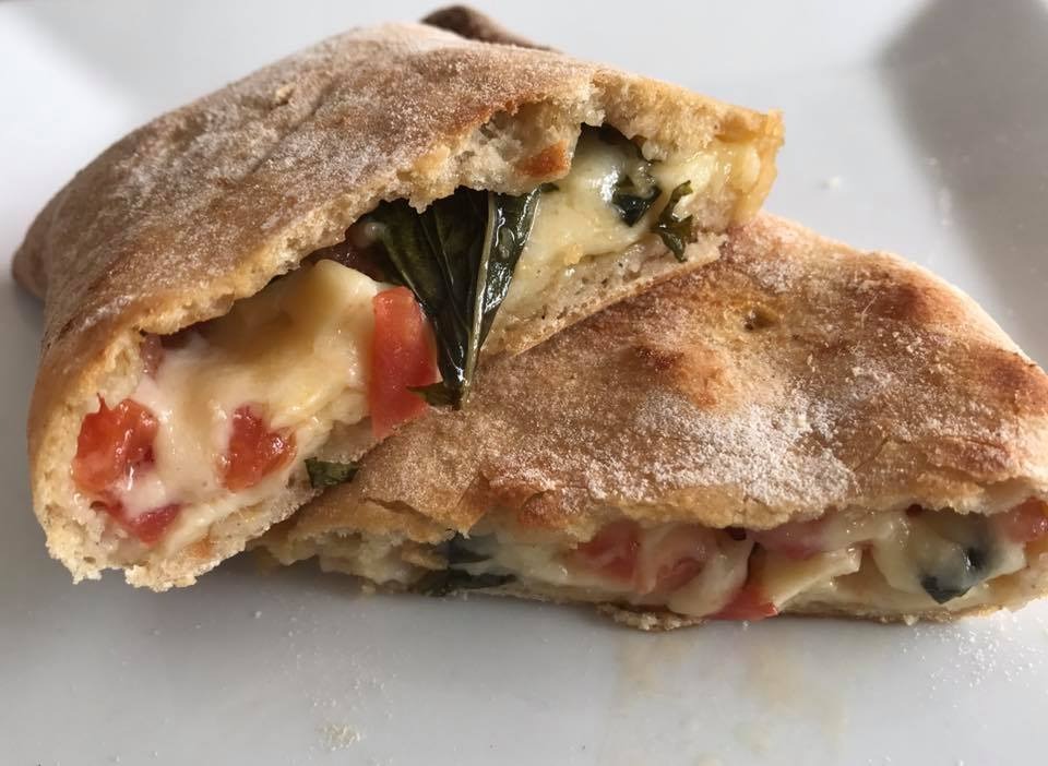 WhatsApp Image 2026-05-30 at 5.35.56 PM Empanada Capresse 150gr | Airampo - Imagen 1